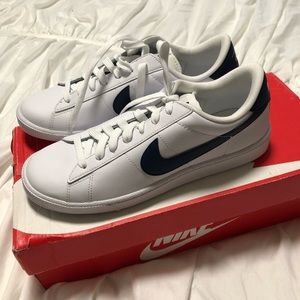Nike Tennis Classic - Men’s size 7